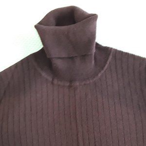 Ribbed Berry Turtleneck  Sweater, M